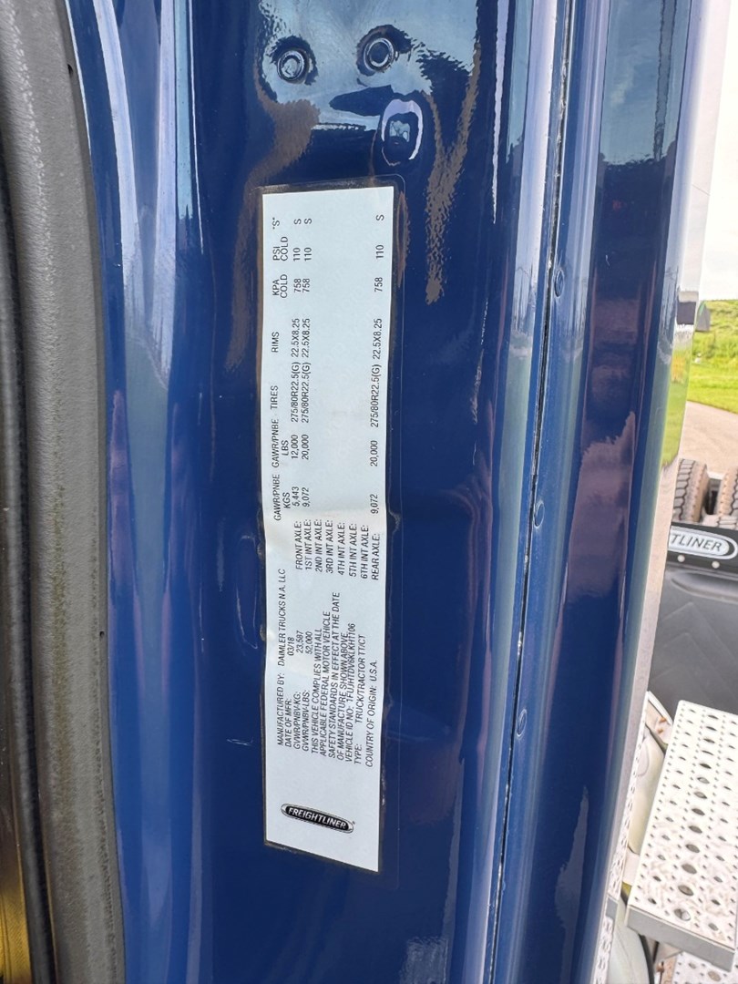 2019 FREIGHTLINER CASCADIA 113 - USED TRUCKS DAY CAB - image 18